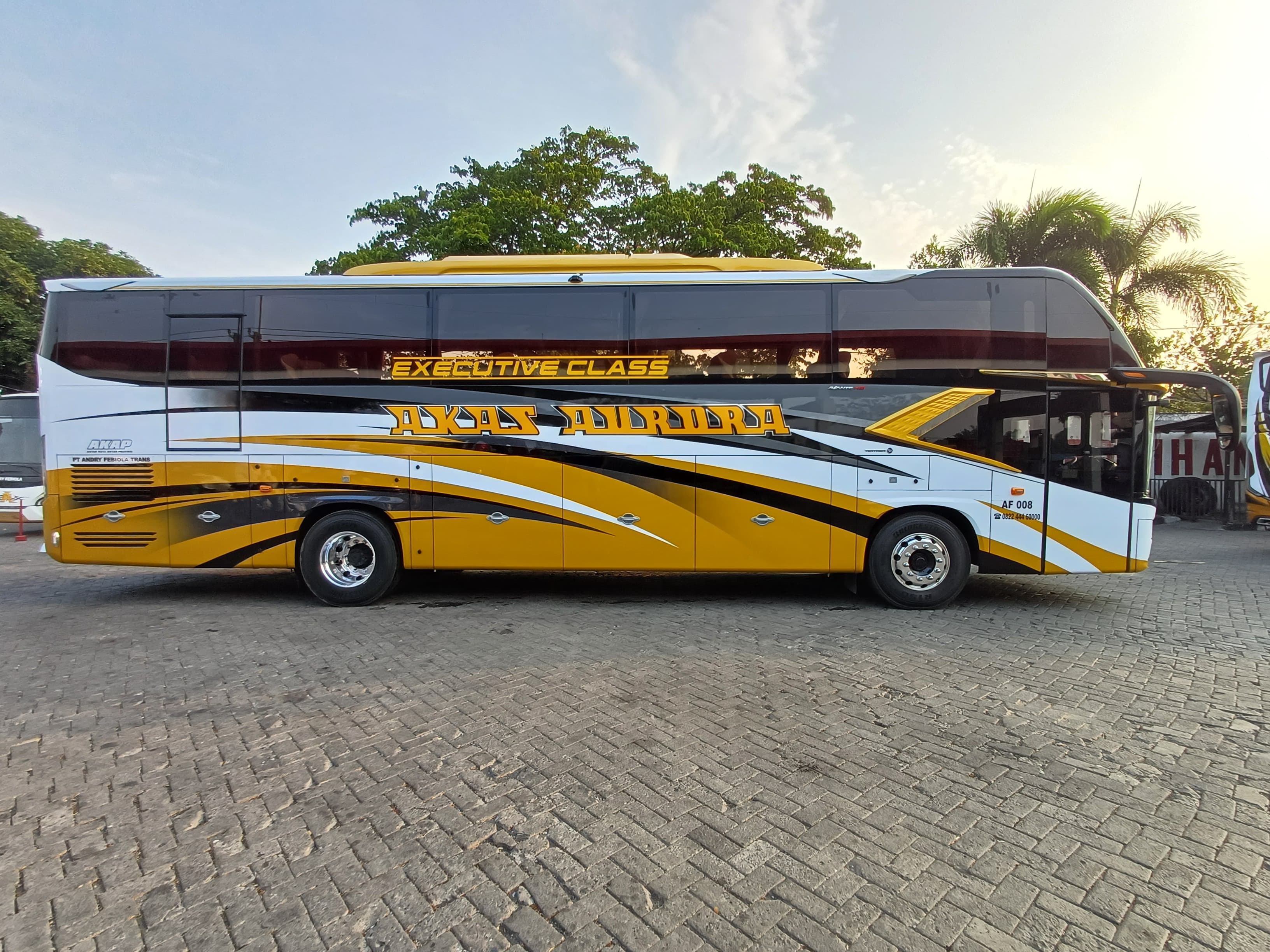 AF 008 /  ARMAAN-MERCEDES BENZ-OH 1626 L 4X2 M
